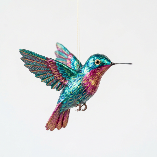 Escultura de colibrí enlazador en cartapesta